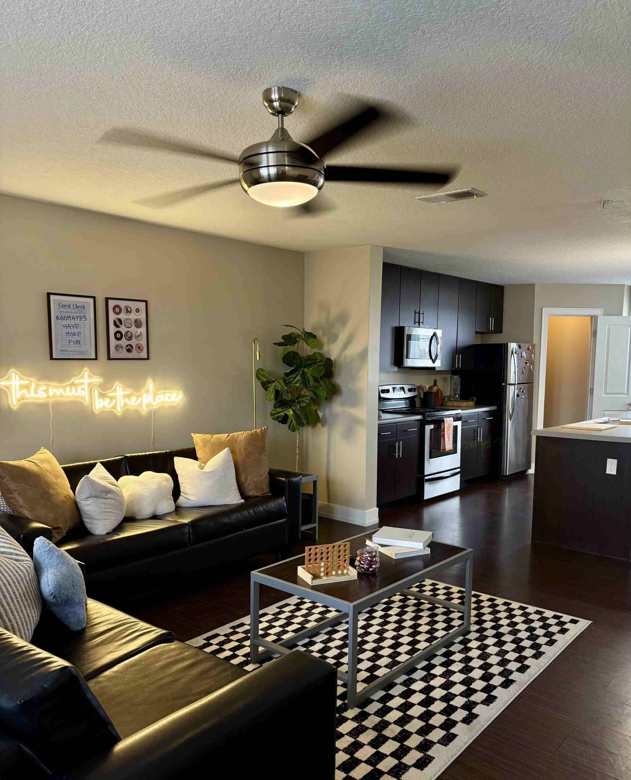 fully furnished living room the avenue at norman apartments near ou