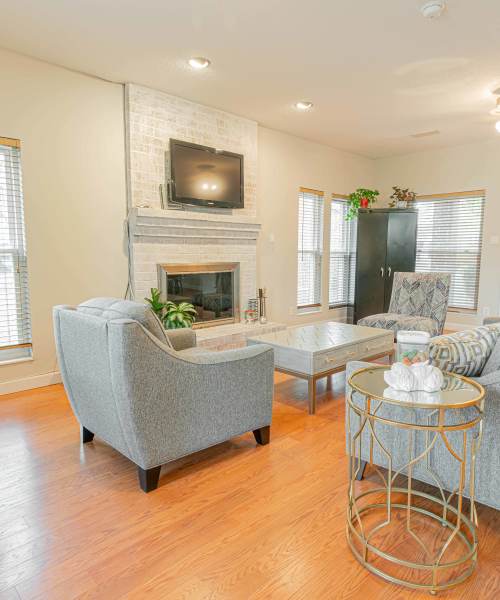 Living room at Peachtree Apartments in Chesterfield, Missouri
