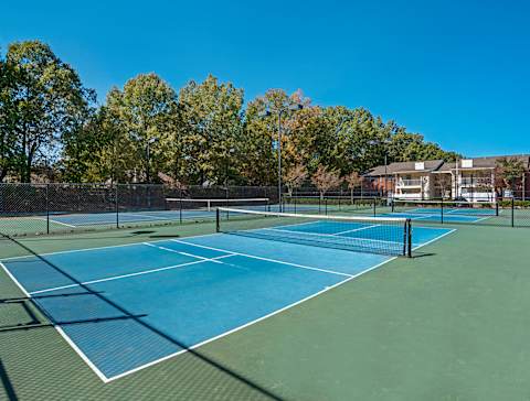 Tennis Court at Arbors at Natchez Trace Apartments, Ridgeland