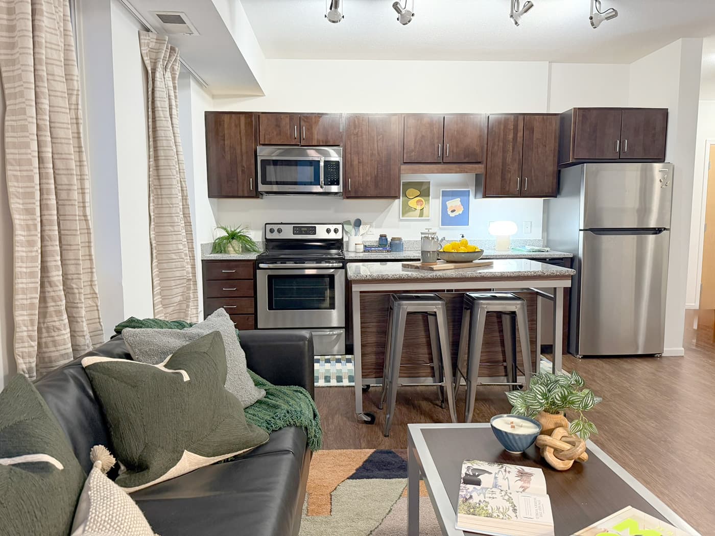 700-Washington-Living-Room-01