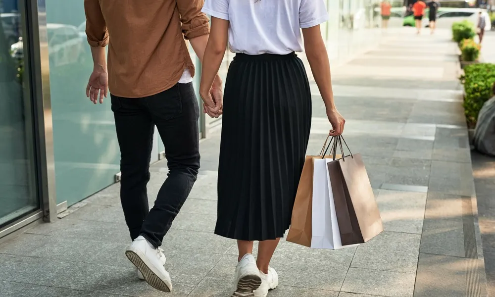 couple shopping outdoors holding hands