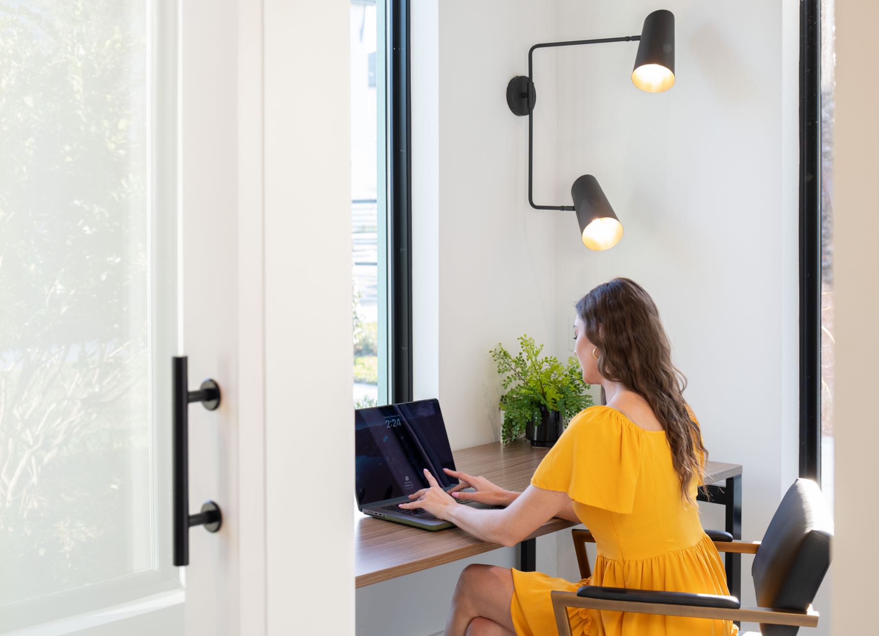 Resident coworking room Ezelle apartments Kissimmee