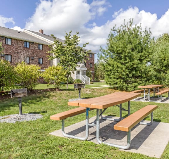 Outdoor Sitting Area at Rosemont Square Apartments, Massachusetts, 02368