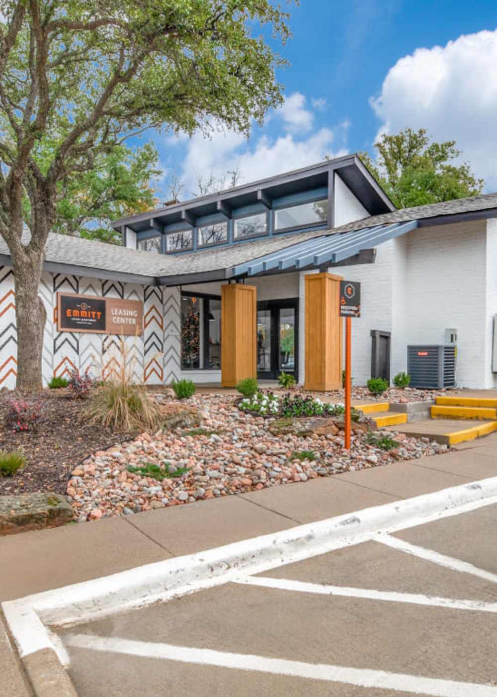 Apartment exterior at Emmitt Luxury Apartments in Haltom City, Texas