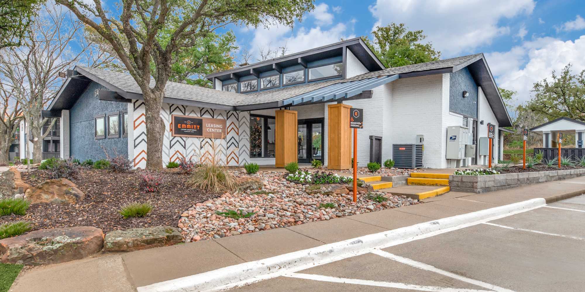 Apartment exterior at Emmitt Luxury Apartments in Haltom City, Texas