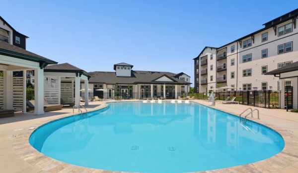 MAJOR SAVINGS! LEASE BY 6/30!