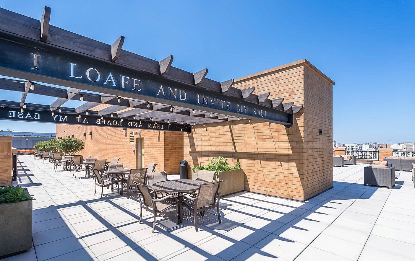 910MStNW304-19-RoofDeck3