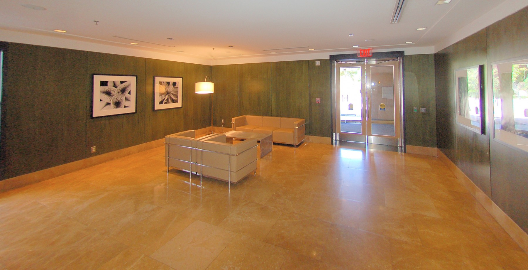 910MStNW304-11-Lobby