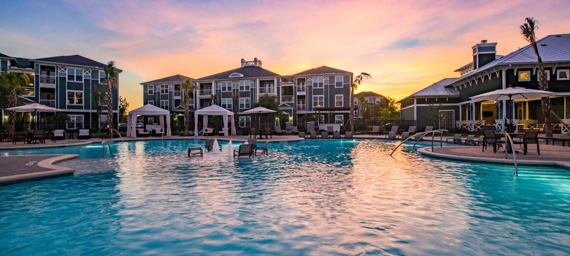 Apartment swimming pool at Southfork Lake in Manvel, Texas