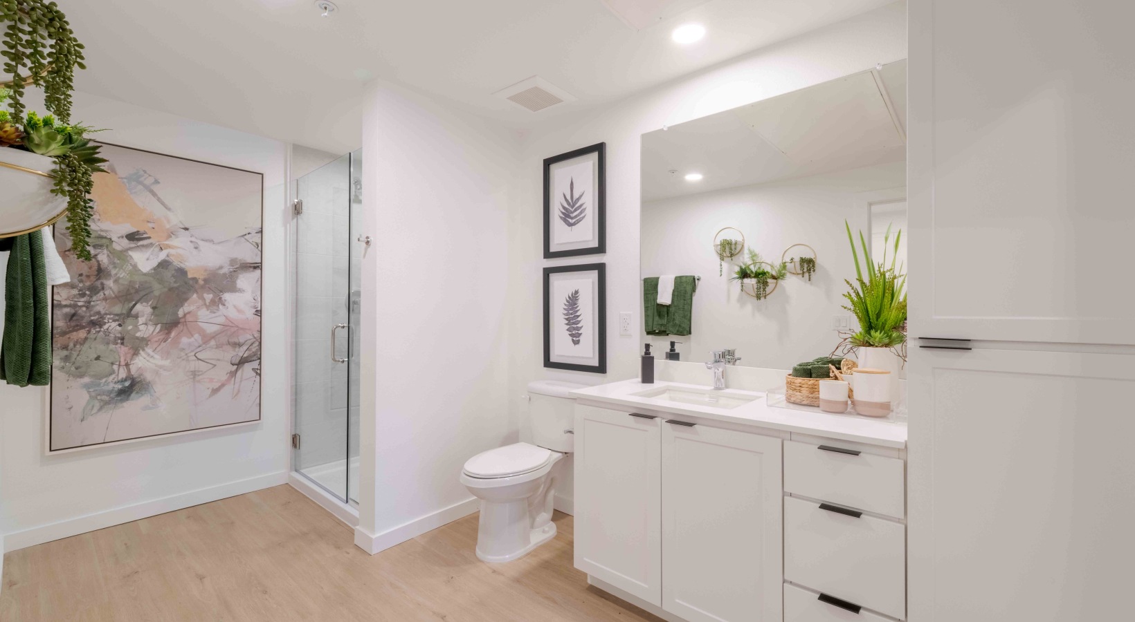 Large Bathrooms and Walk in Closets 