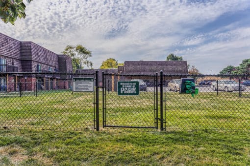 Overland Park, KS Apartments – Treetop Lodge – photo of dog park