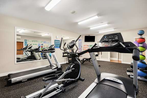exercise equipment in the gym at meridian pointe apartments