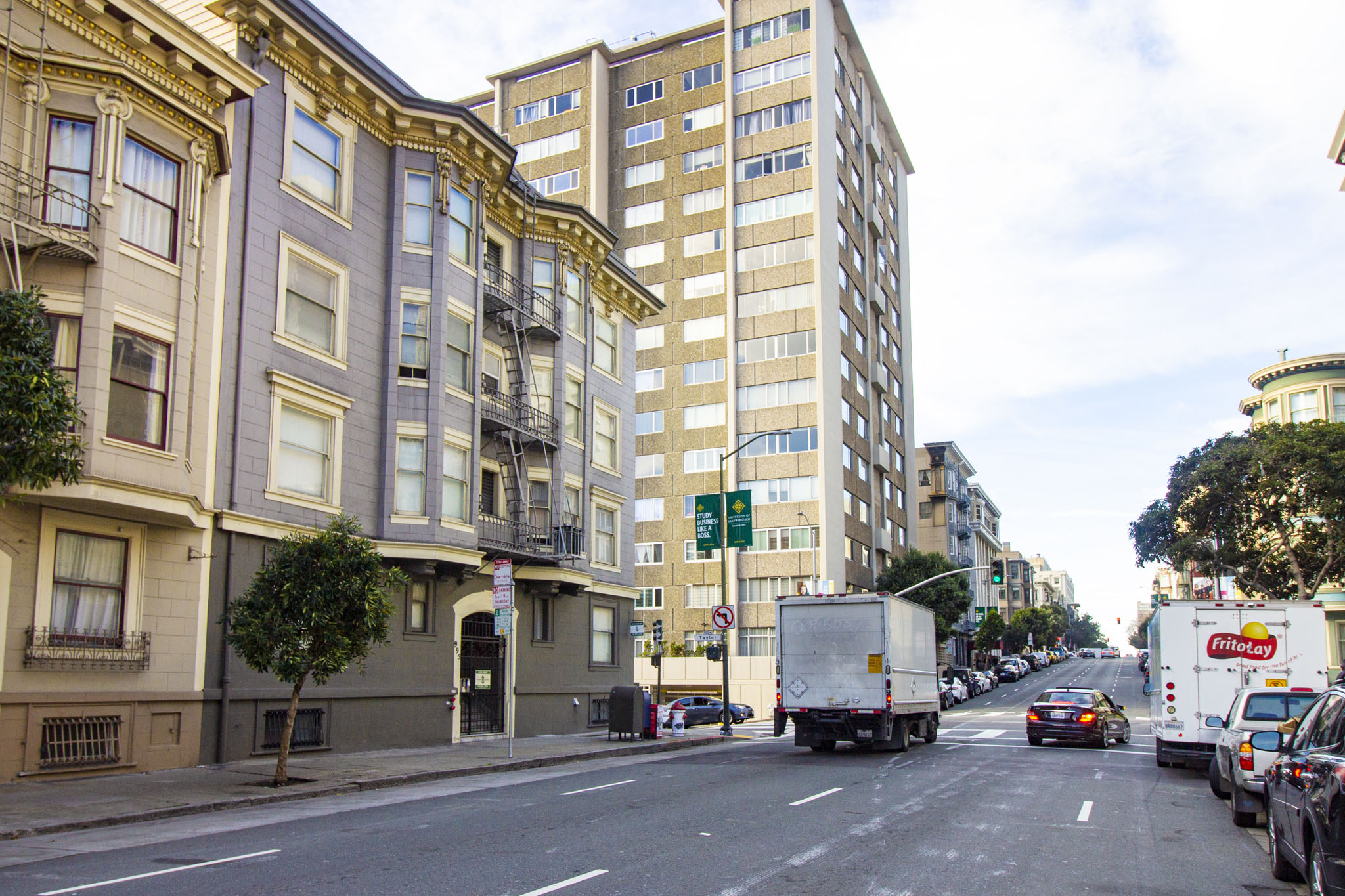 977 Pine Building Photo 6