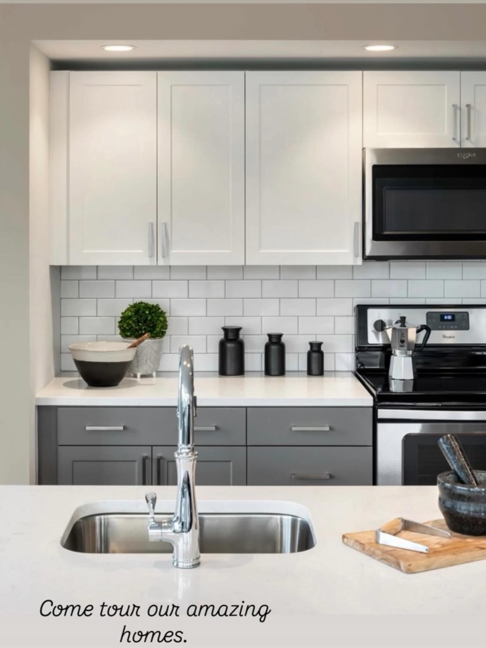 New week, new keys🔑 ✨ Start your Monday off right. Your next home is waiting for you! Come tour with us and let’s make your move in goals happen this week. #unionplaceapartments #bozzutomanagement #moveinready