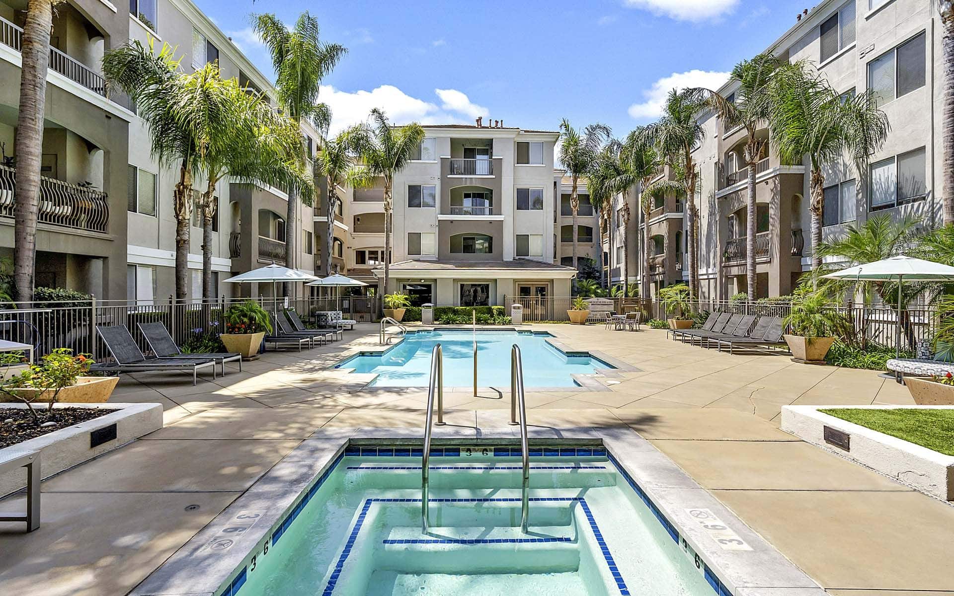 Hot Tub and Pool at Windsor Main Place, Orange, California