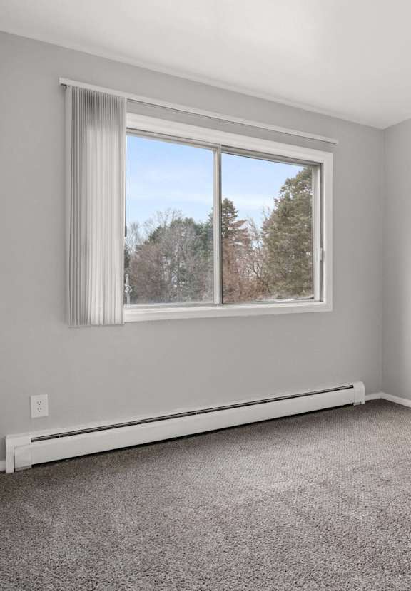 Room with Glass Window and Blinds at The Terraces at Dekalb, Dekalb, 60115