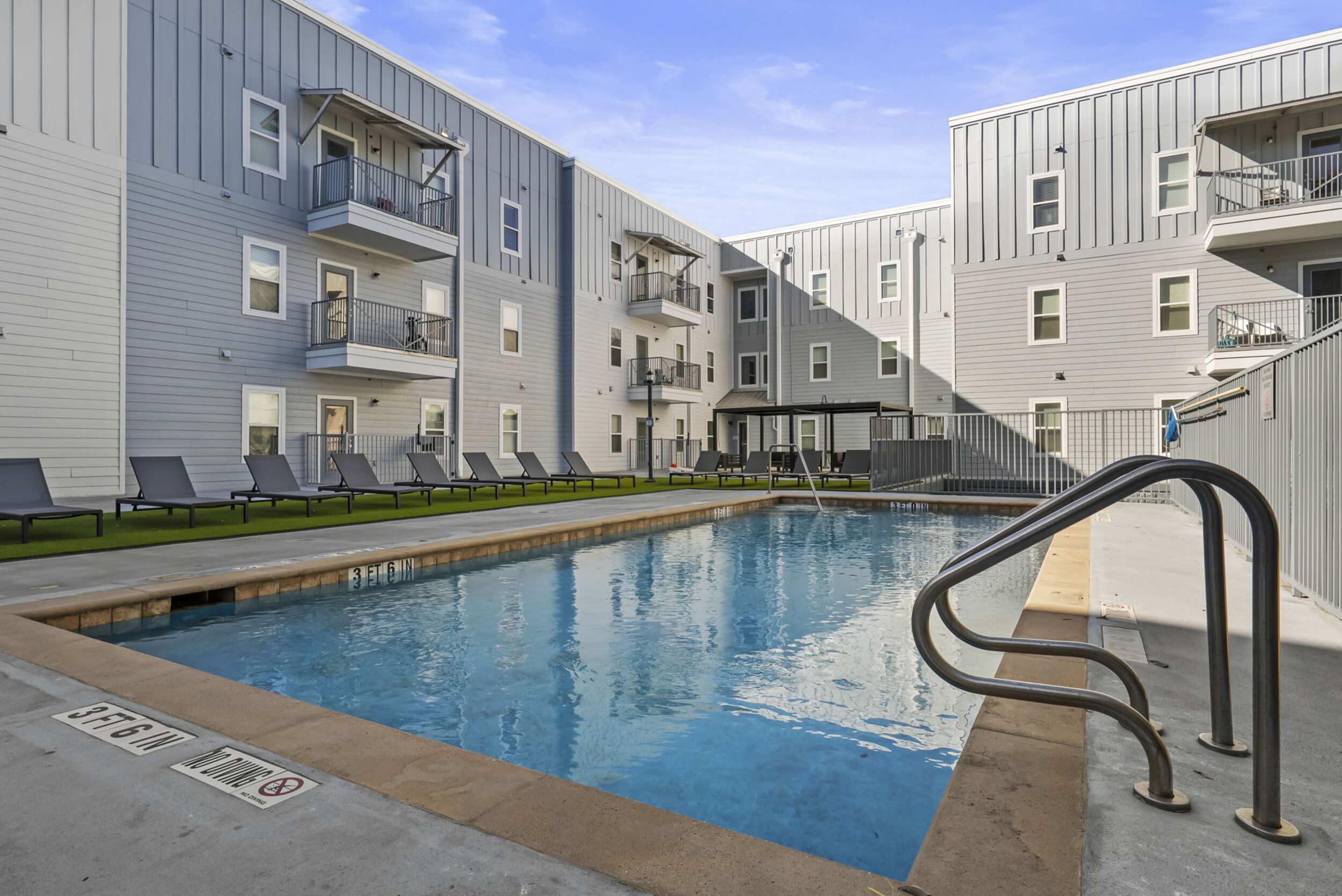 24-longview-apartments-near-ut-austin-sparkling-pool