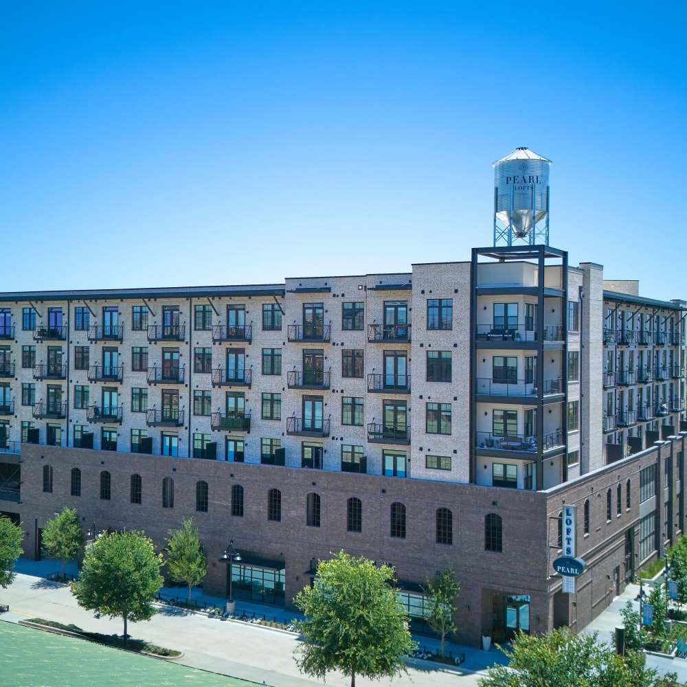 Apartments Exterior View at Pearl Lofts in Dallas, Texas