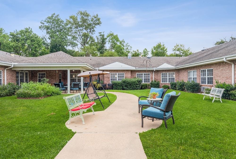 3 Courtyard Broadmoor Court