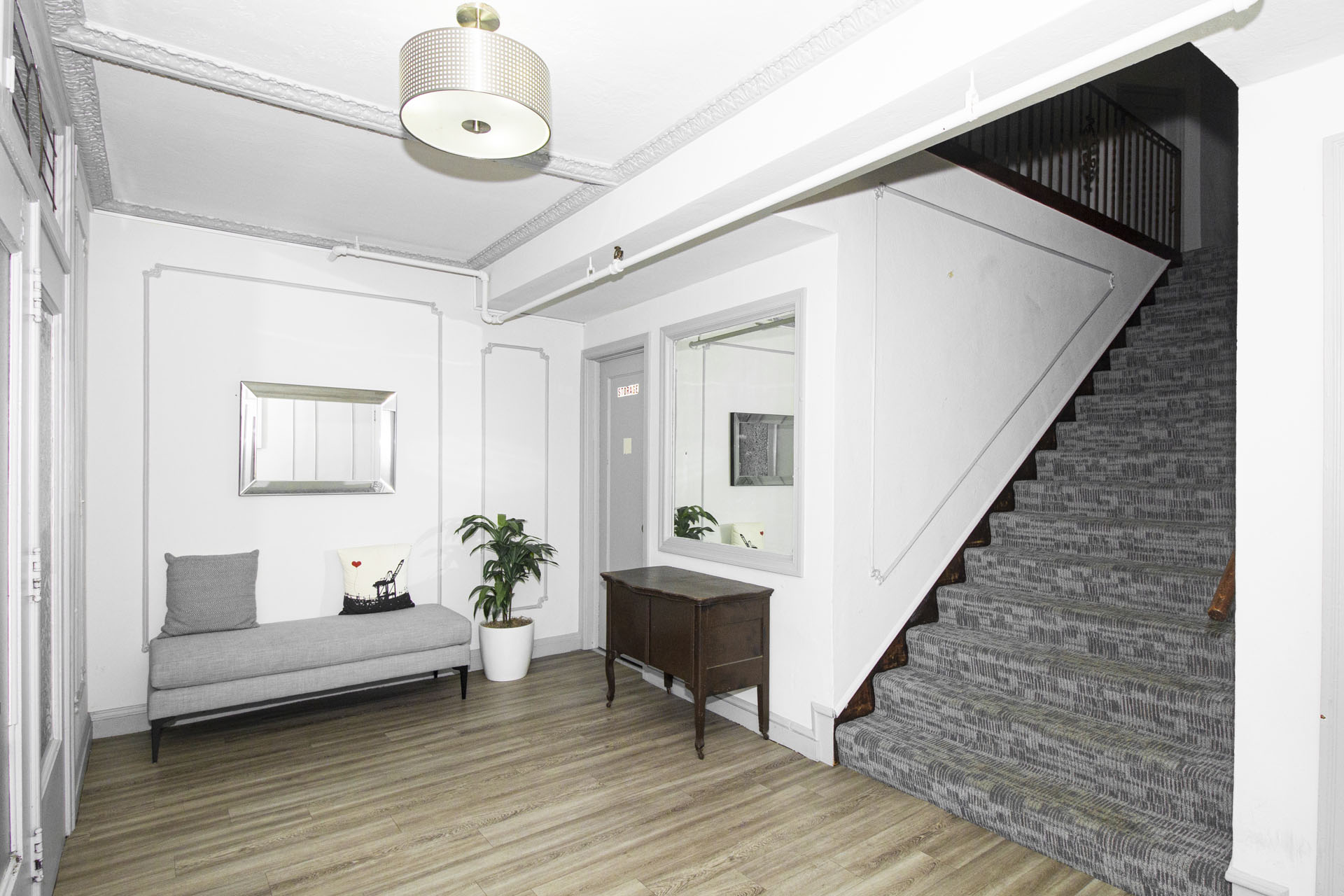 77 Glen Building Photo 4