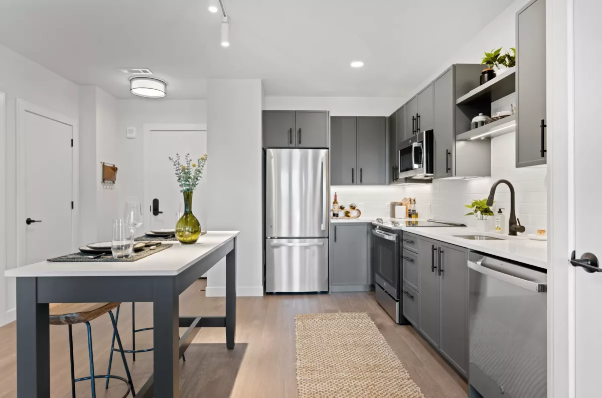 Open‑concept kitchen and dining area with contemporary finishes and pendant lighting.