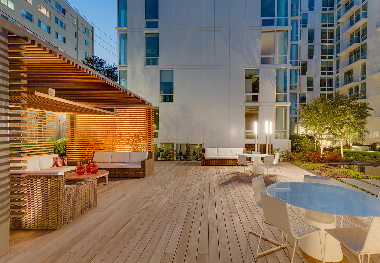 resort-style-sundeck