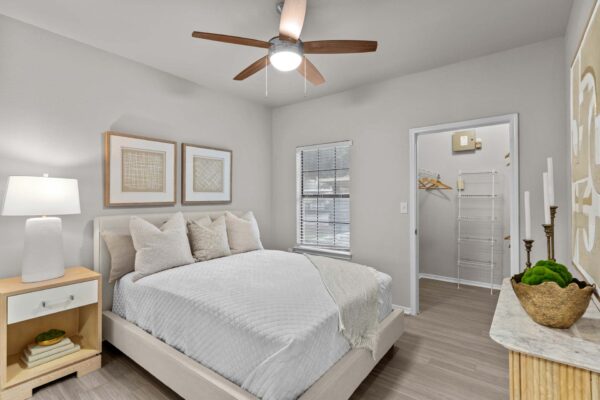 A cozy bedroom featuring a bed and a ceiling fan, creating a comfortable and inviting atmosphere.
