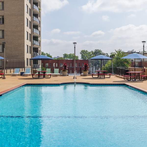 The View at Forest Park offers a swimming pool in St. Louis, Missouri