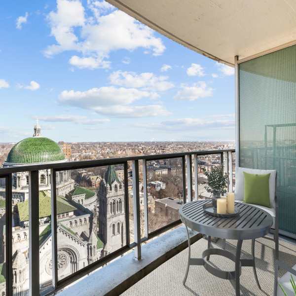 Explore the neighborhood around The View at Forest Park in St Louis, Missouri.