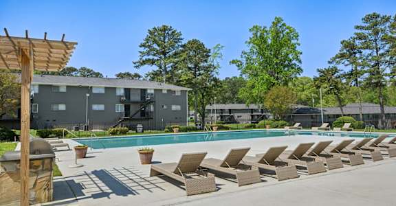 Pet-friendly Marietta apartments with large outdoor swimming pool and sun deck