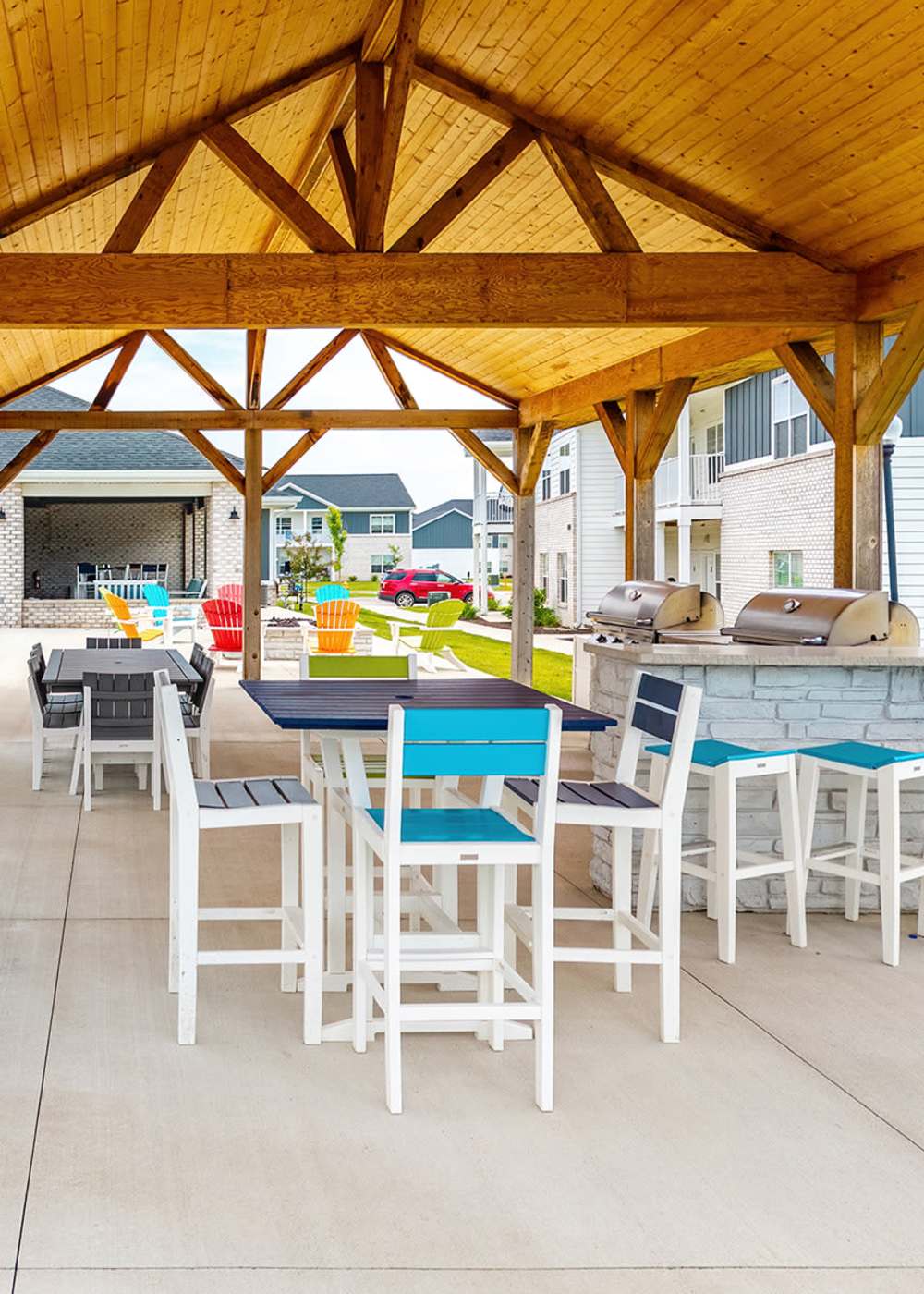 Outdoor lounge area at Union Club Apartments in Fort Wayne, Indiana